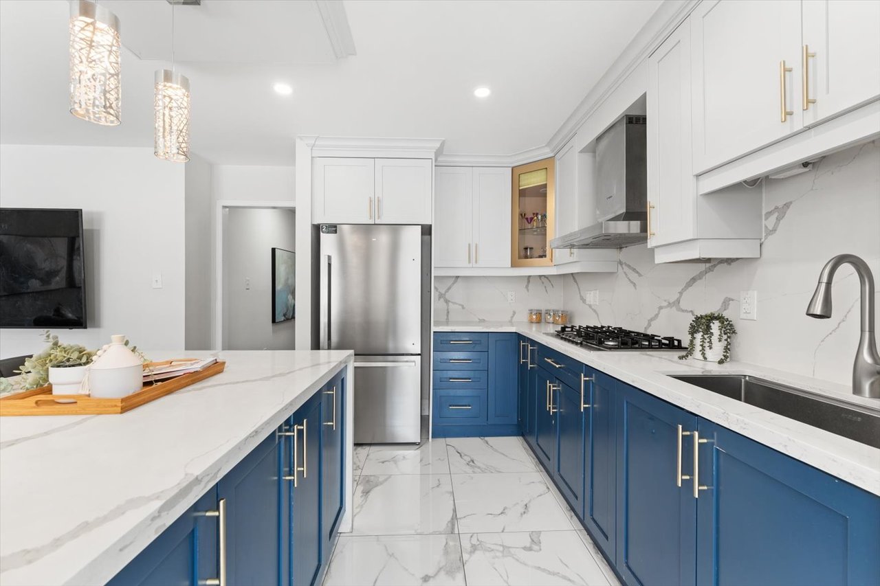 17 Holroyd St