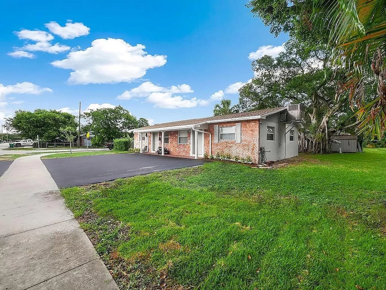 4350-4352 SW 62nd Ave #1-2