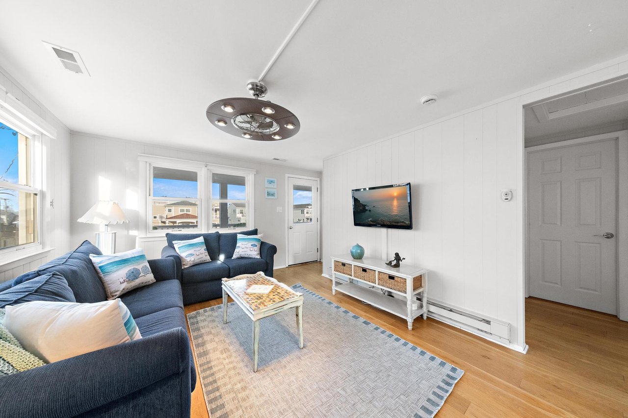 216 Taylor Ave, 2nd Floor Unit