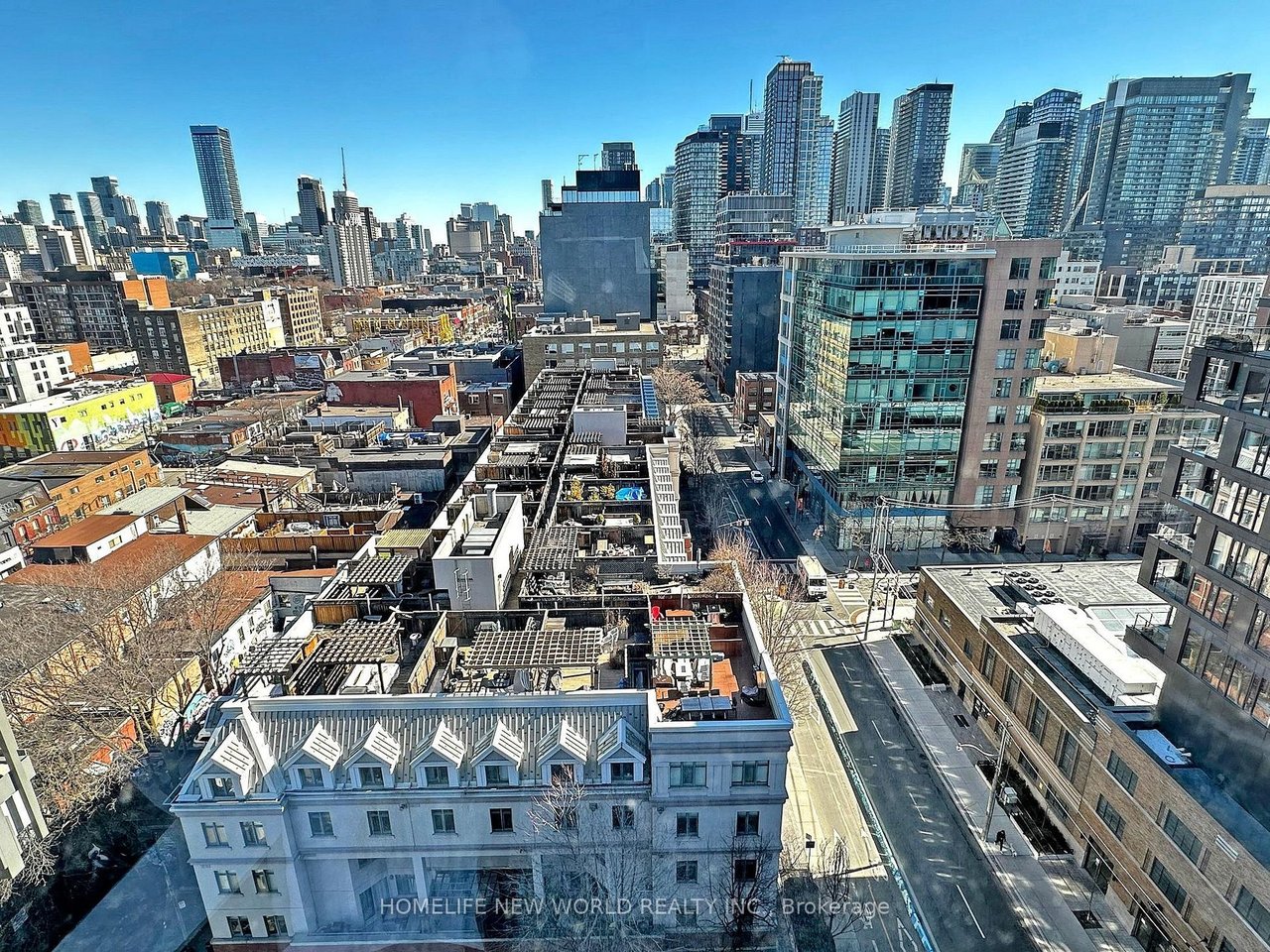 VIBRANT PENTHOUSE IN DOWNTOWN