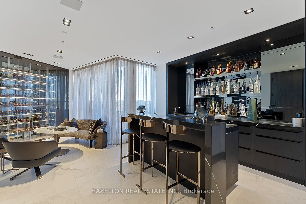 YORKVILLE'S PINACLE OF LUXURY PENTHOUSE