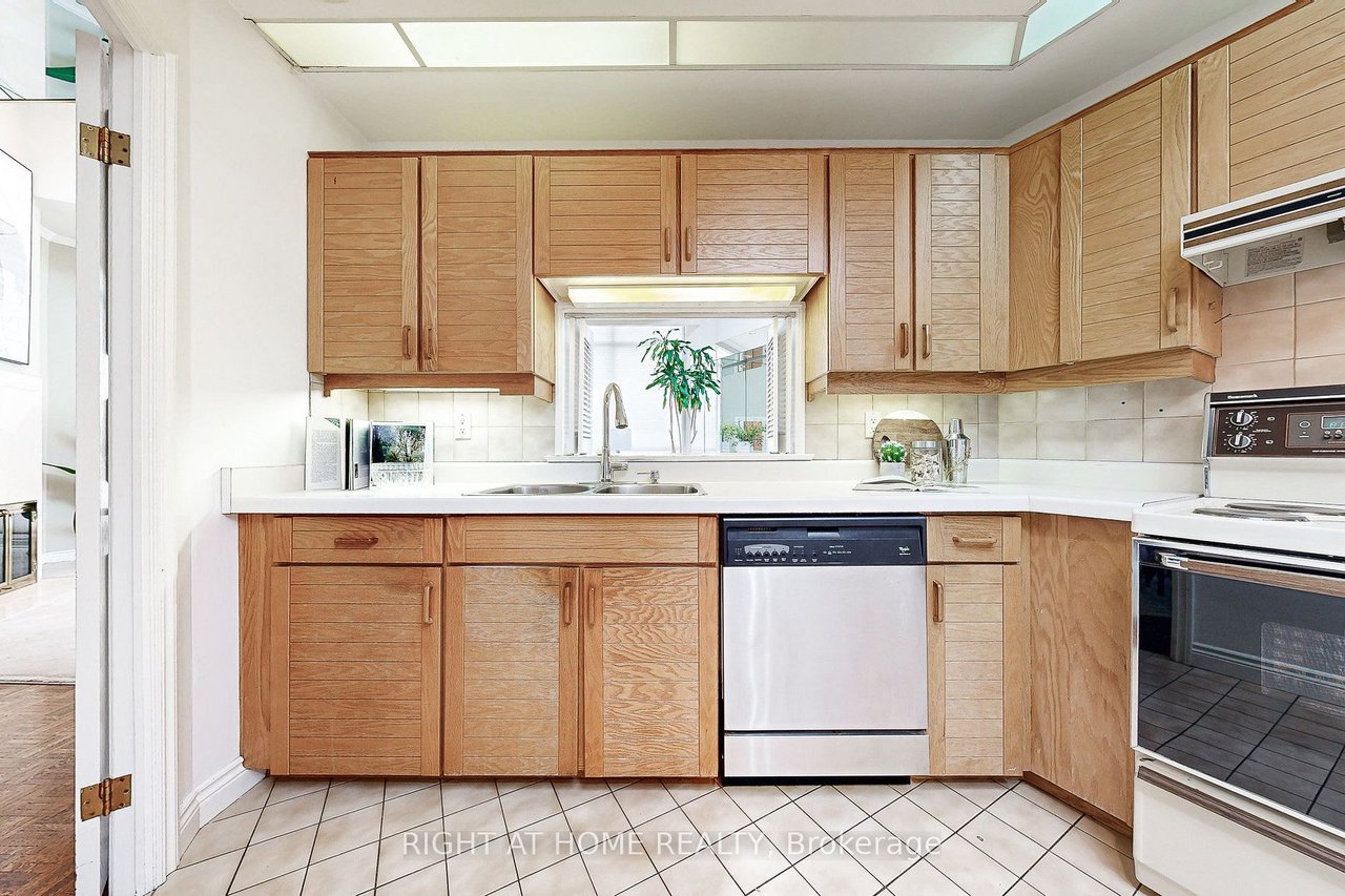 PENTHOUSE IN PRIME NORTH YORK 