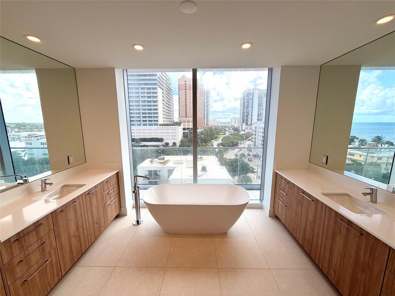 153 N Seabreeze Blvd S-602