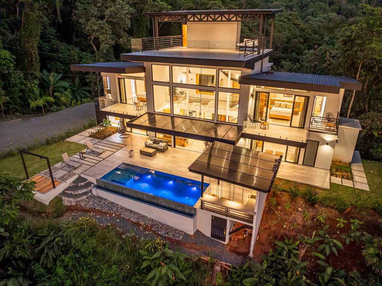 Exclusive Luxury Villa with Infinity Pool