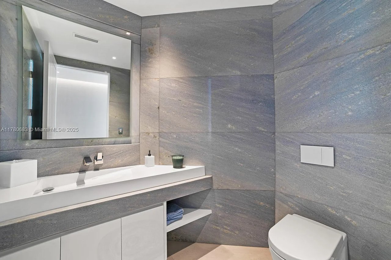 17975 Collins Ave #N701