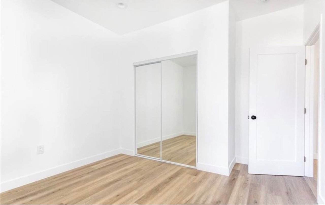 1731–1733 S New England St