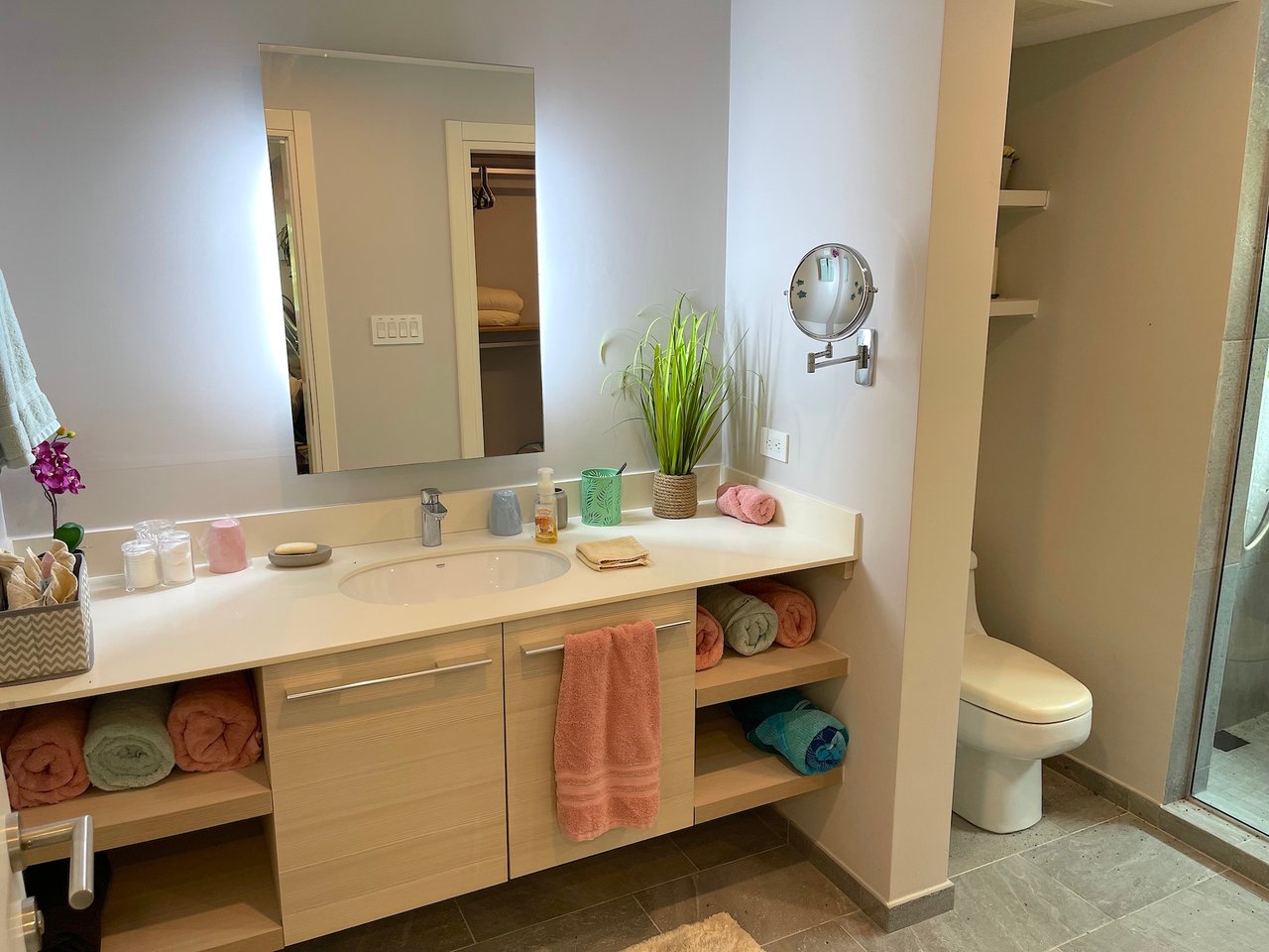 ELAN GROUND FLOOR 2 BEDROOM CONDO WITH BEACH ACCESS. UNIT 4E