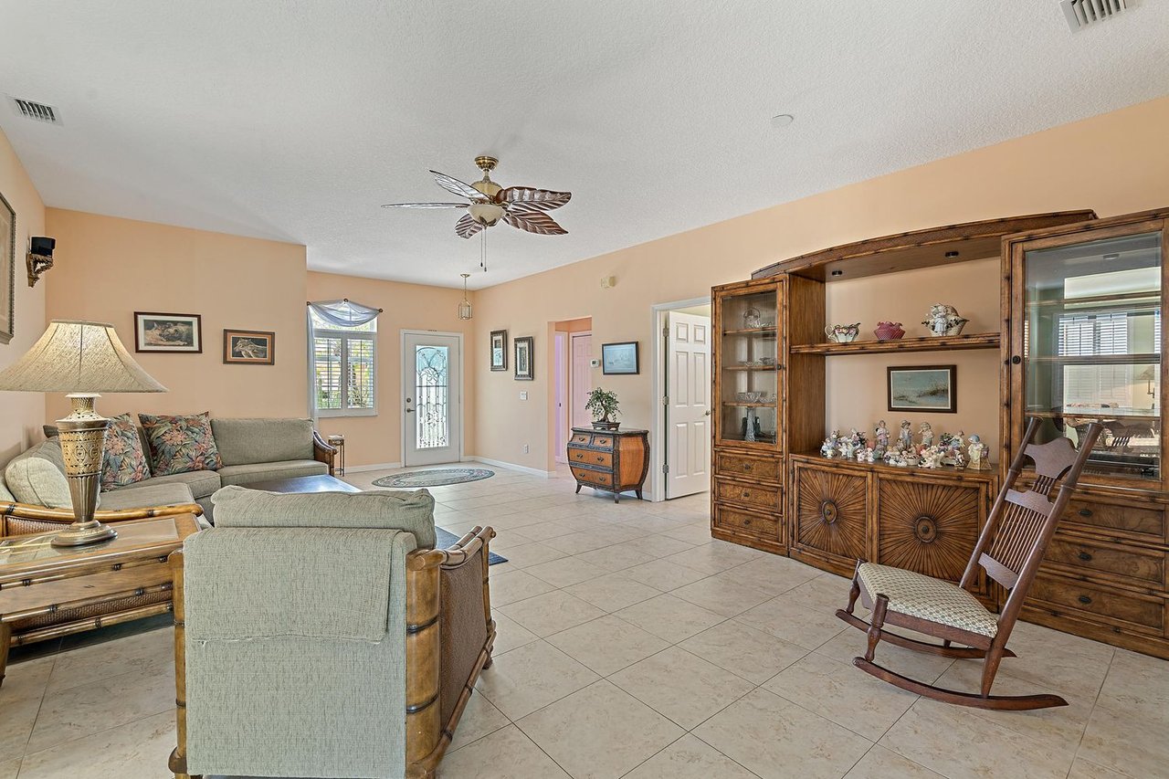 852 NE Sorrento Ln