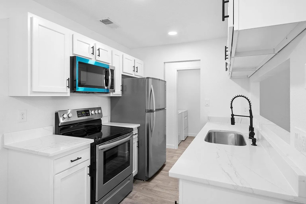 812 W Sky St SW