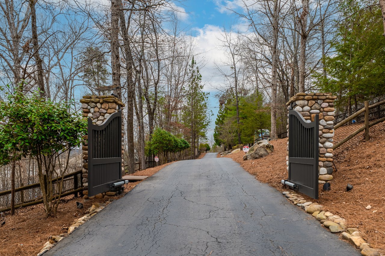 3406 Thunder Point