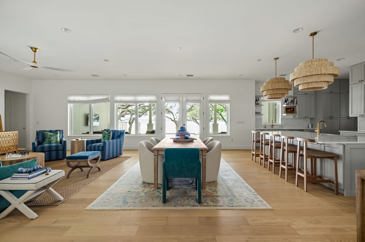 1131 N Shorewood Drive