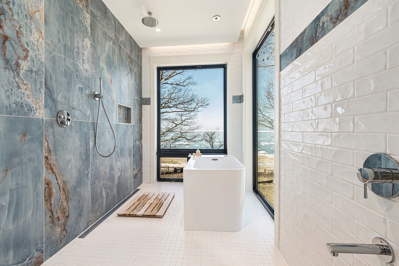 2578 2576, 2572 Lakeshore Drive