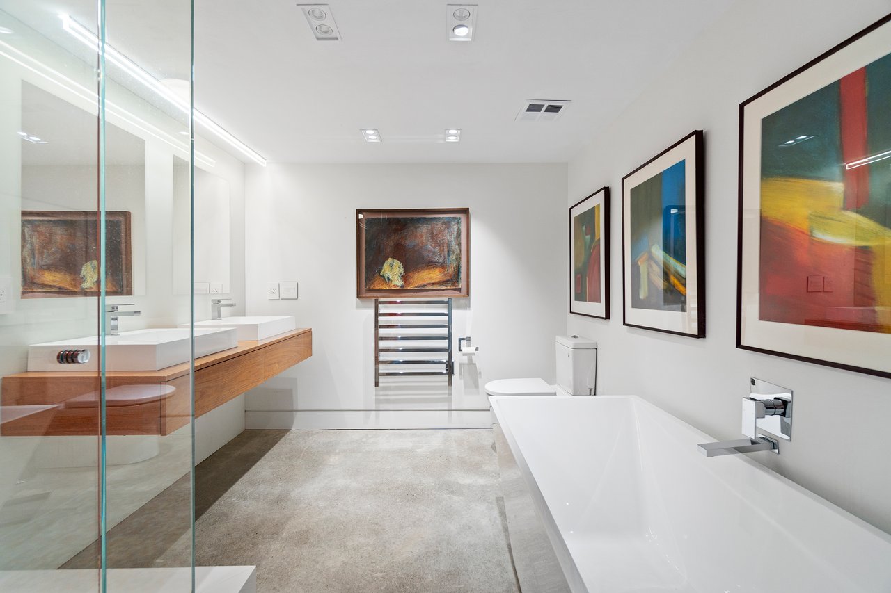 251 Queens Quay W #308