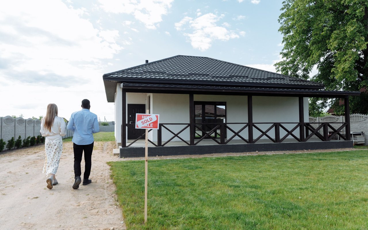 7 Huge Signs It's Time To Sell Your House