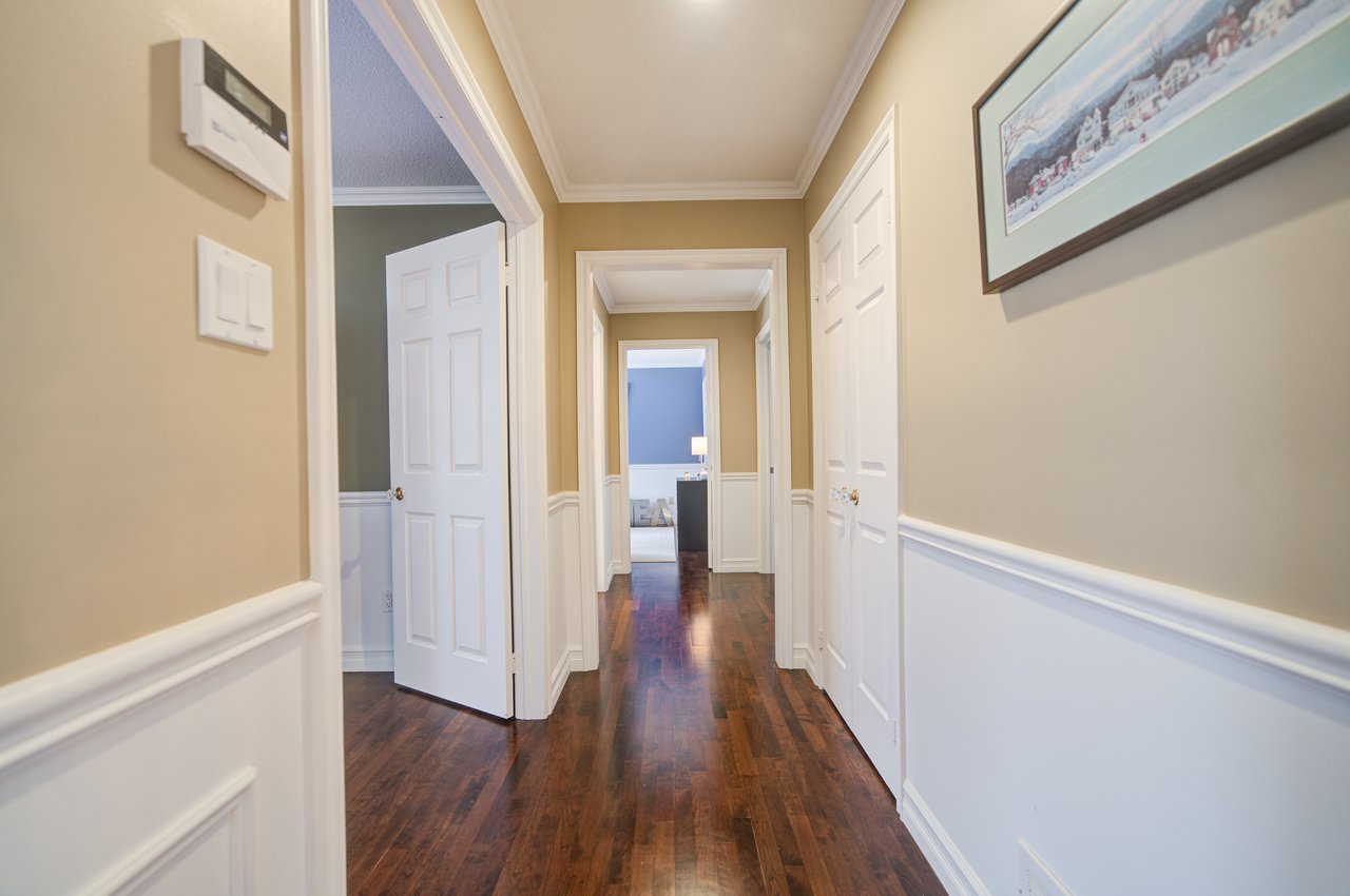 1296 Mapleridge Cres