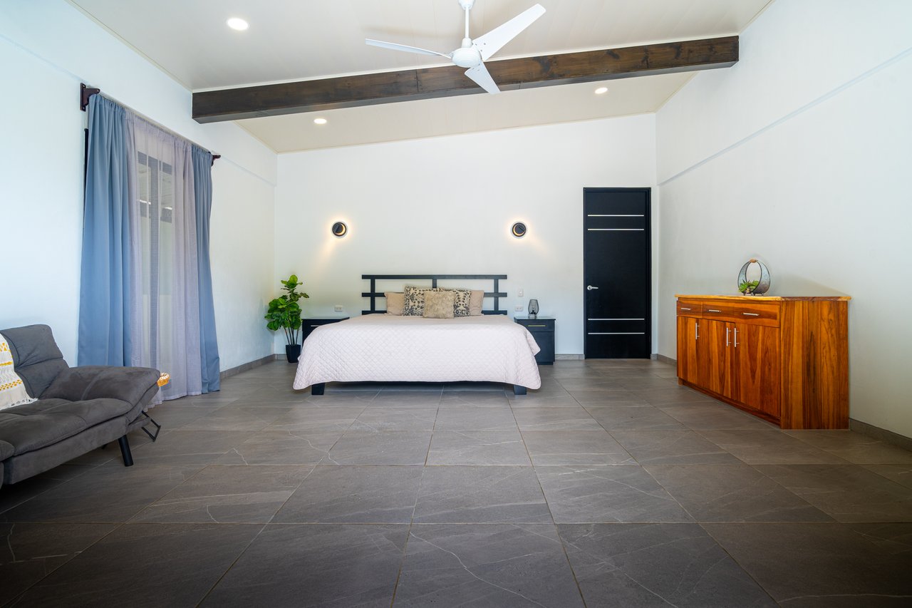 Modern 3 Bedroom Home - Walking distance to it all!