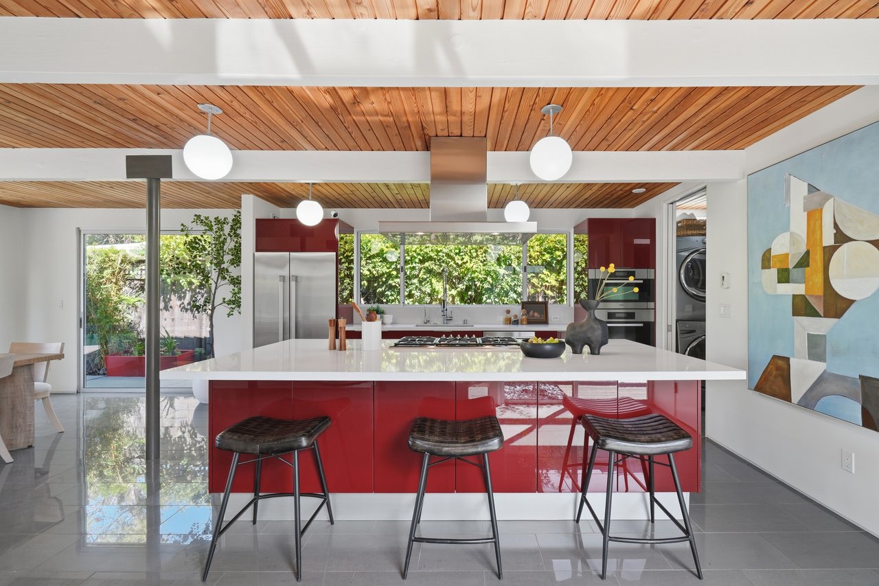 1109 Lorne WAY