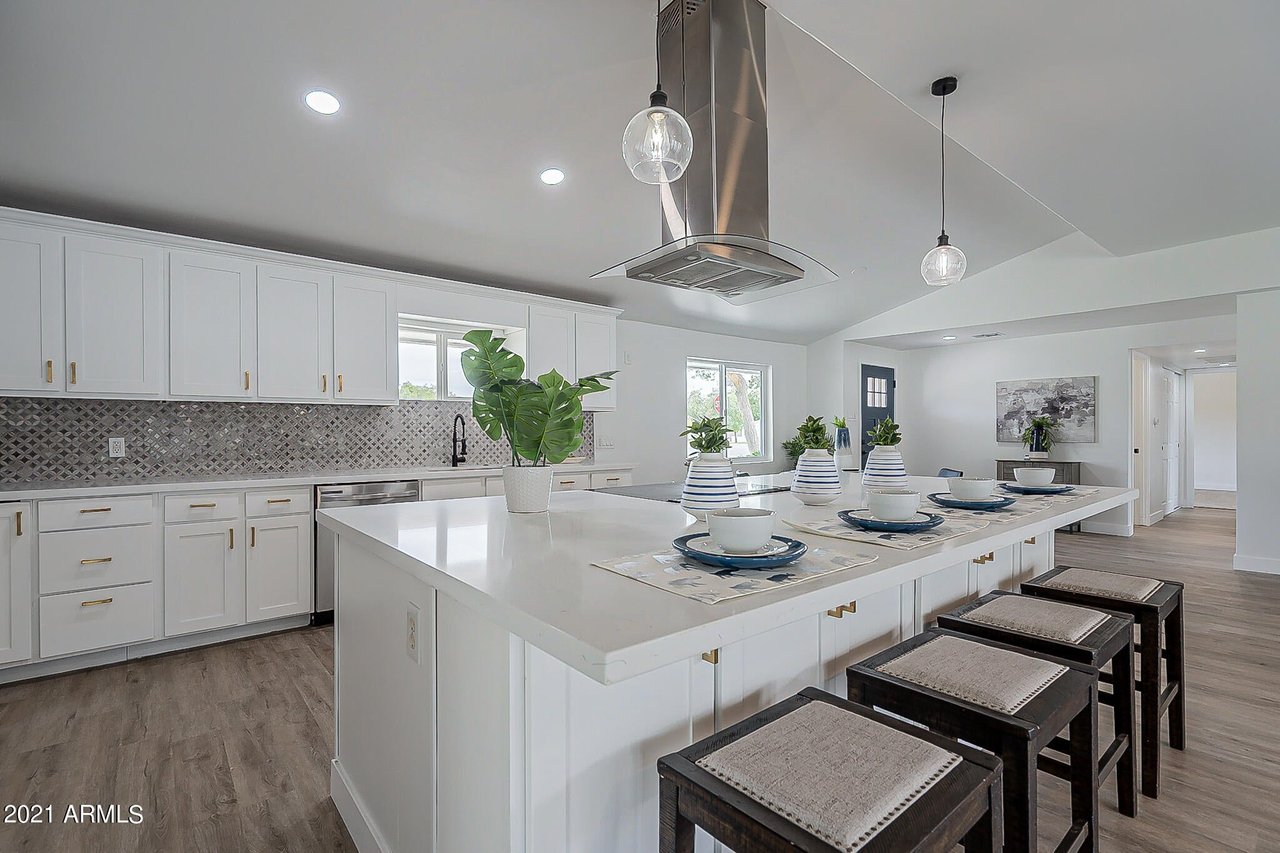 1202 W Bethany Home Rd