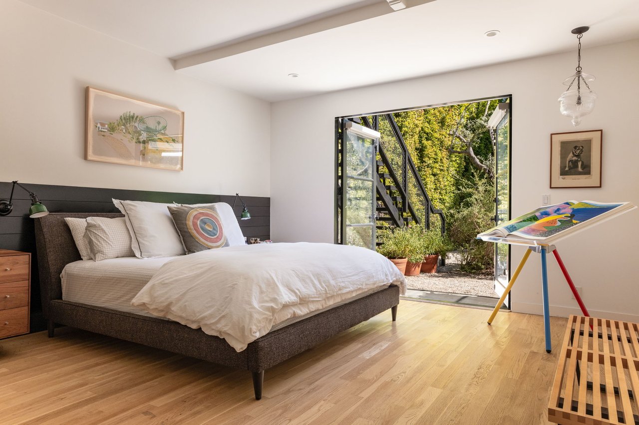 8917 Dorrington 