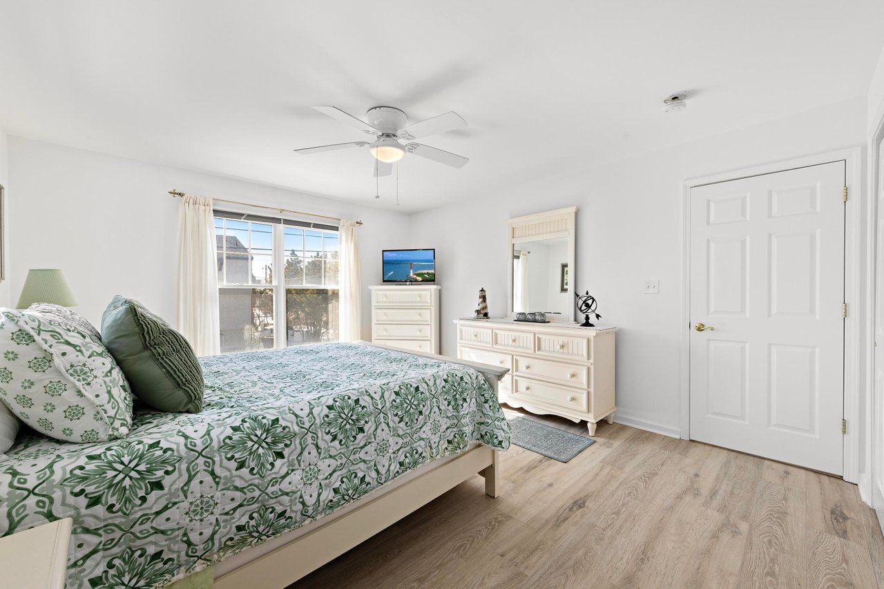 7 W Julia Ave, Long Beach Twp