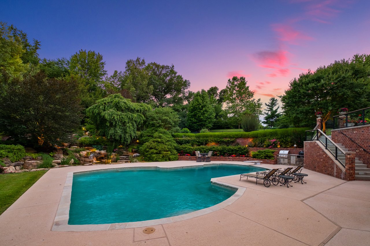 A Town & Country Sanctuary on 2+ Acres With a Surprising Backdrop 