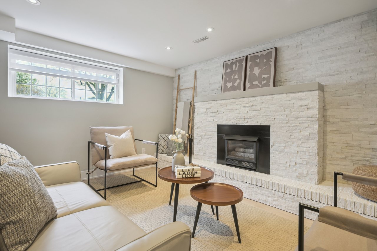 Completely Renovated Sidesplit on an Exclusive Cul-De Sac