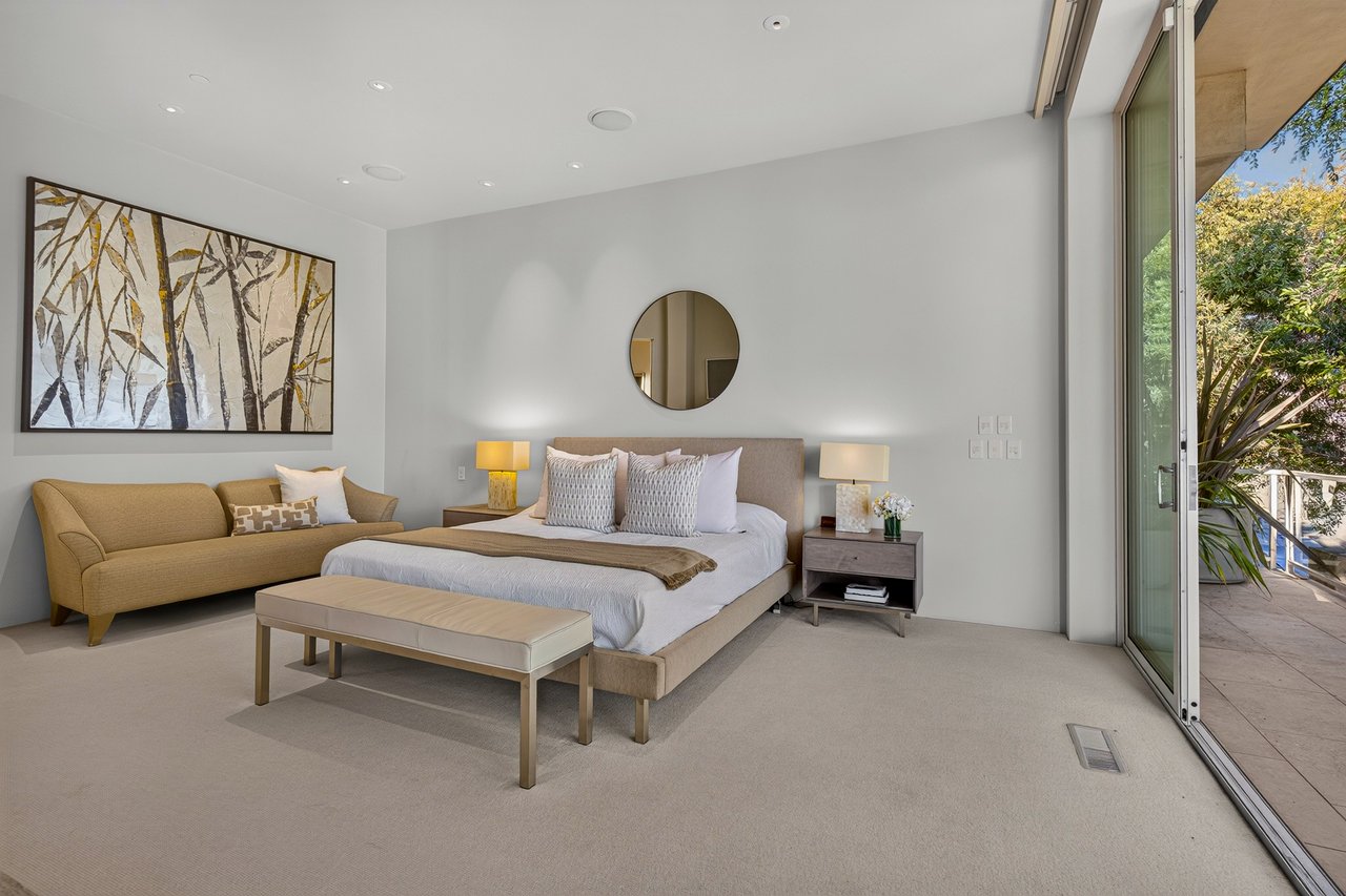 Dramatic Contemporary Architecture and Golden Gate Bridge Views
