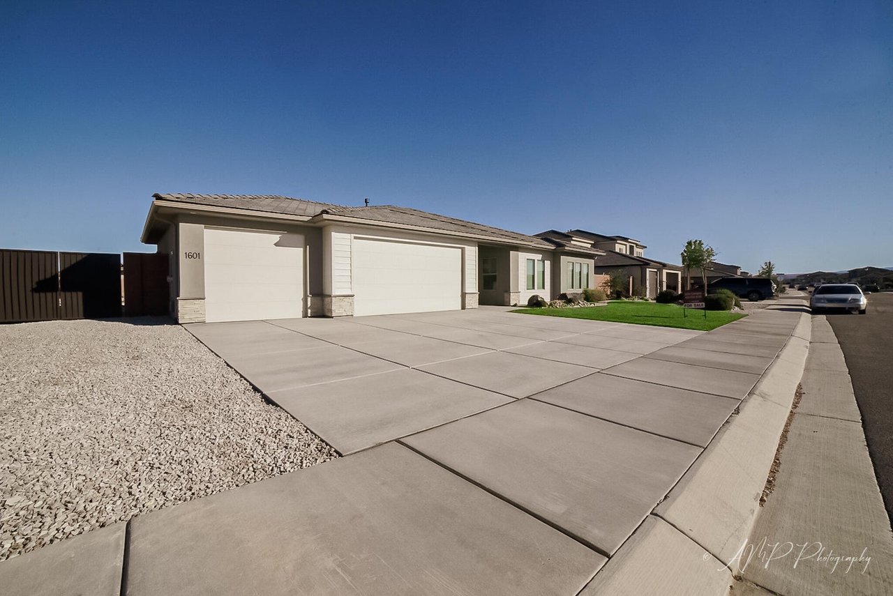 1601 E Yant Flat Dr