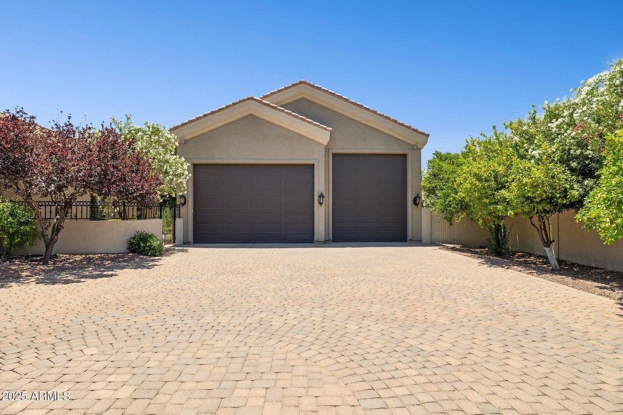 3731 E Halifax Cir 85205
