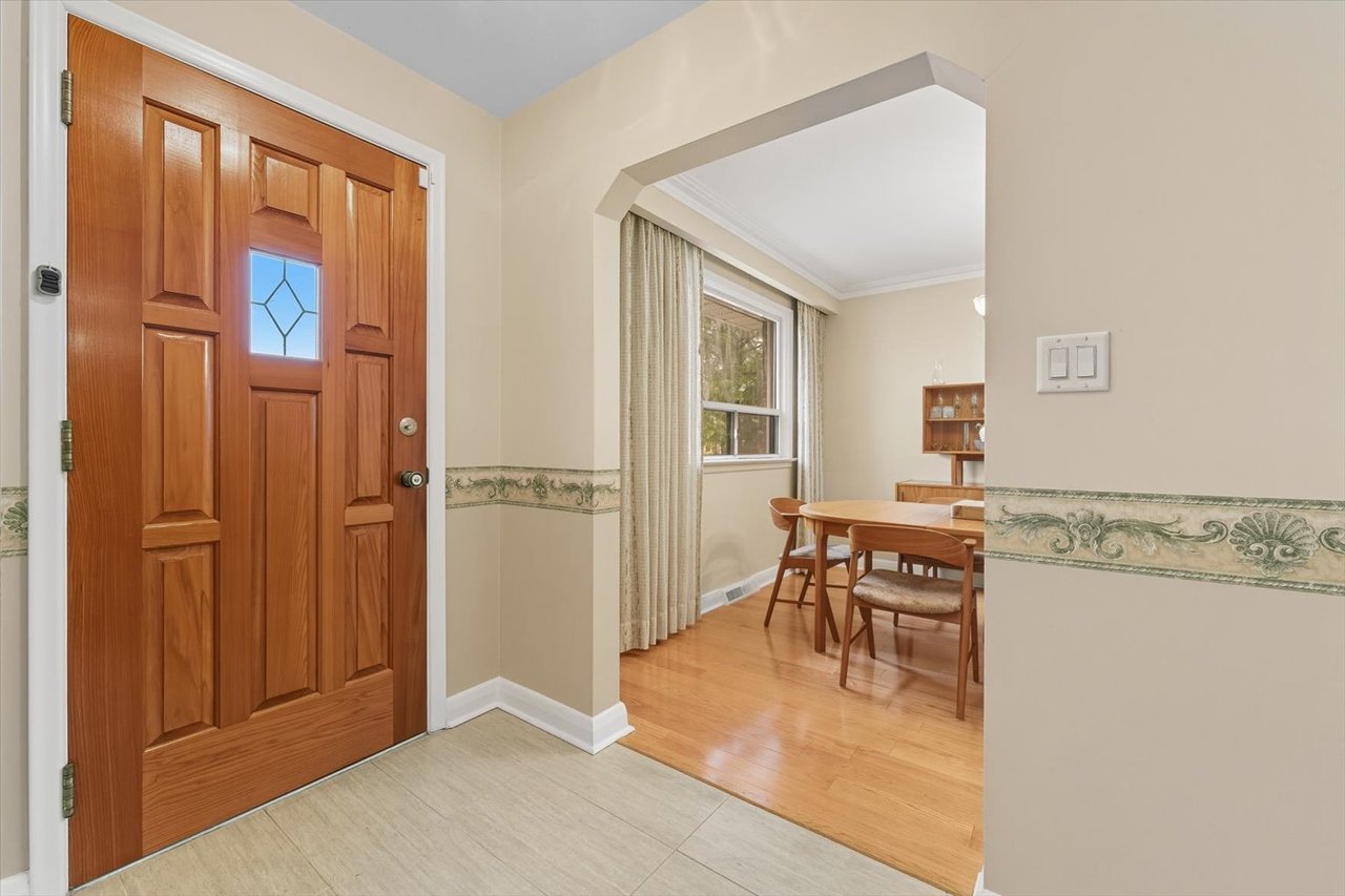 6 Berryton Ave