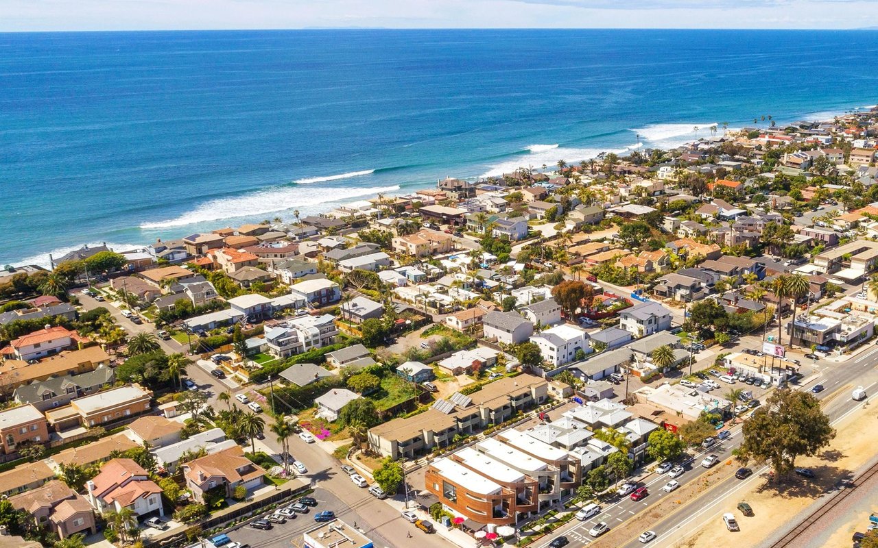 Aerial view of Encinitas homes lining the Pacific coast.