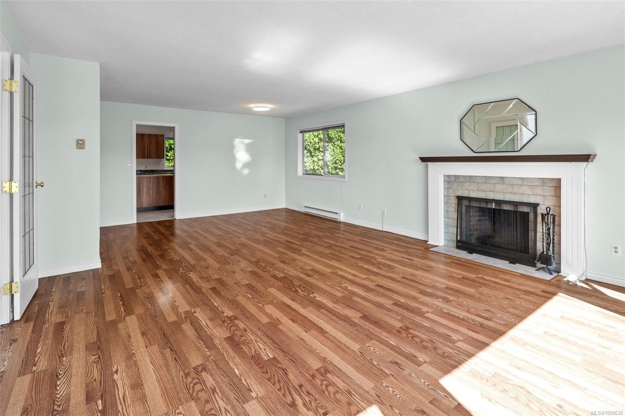 4243 Panorama Dr