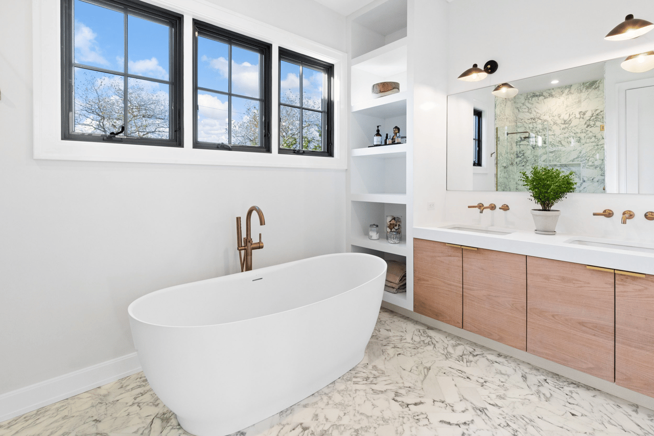 472 Edge of Woods Rd