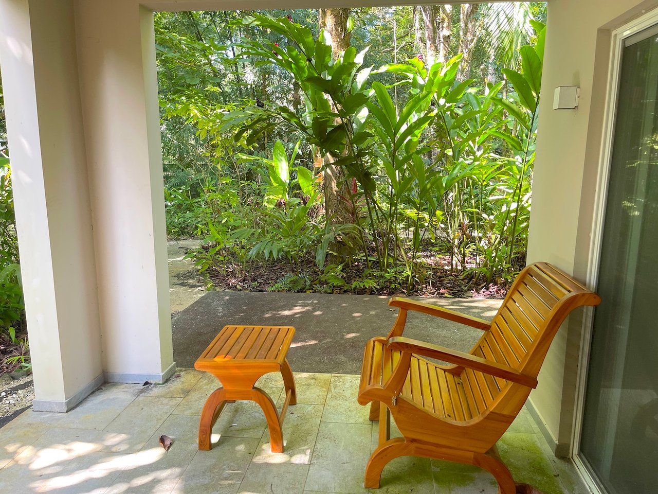 ELAN GROUND FLOOR 2 BEDROOM CONDO WITH BEACH ACCESS. UNIT 4E