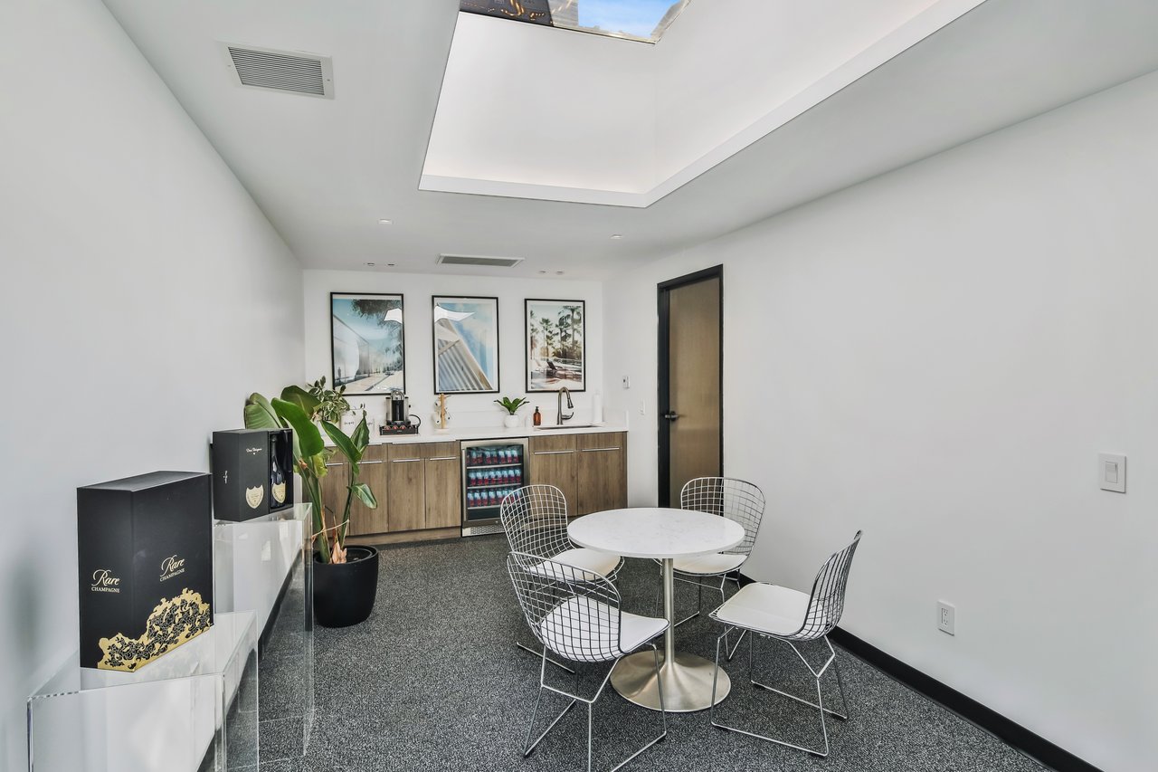 141-147 S Robertson Blvd, Beverly Hills