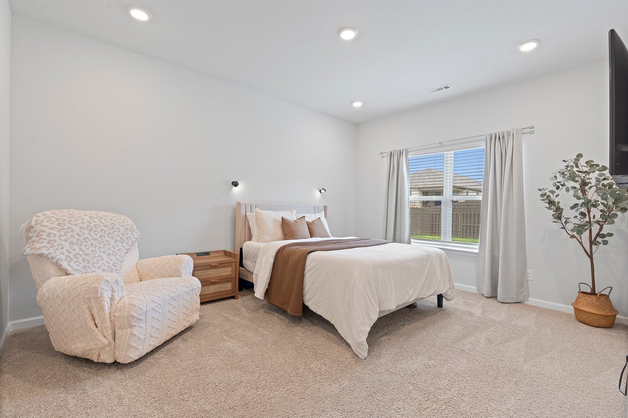 4 BEDROOMS!! Open floor plan and Fenced in back yard!!