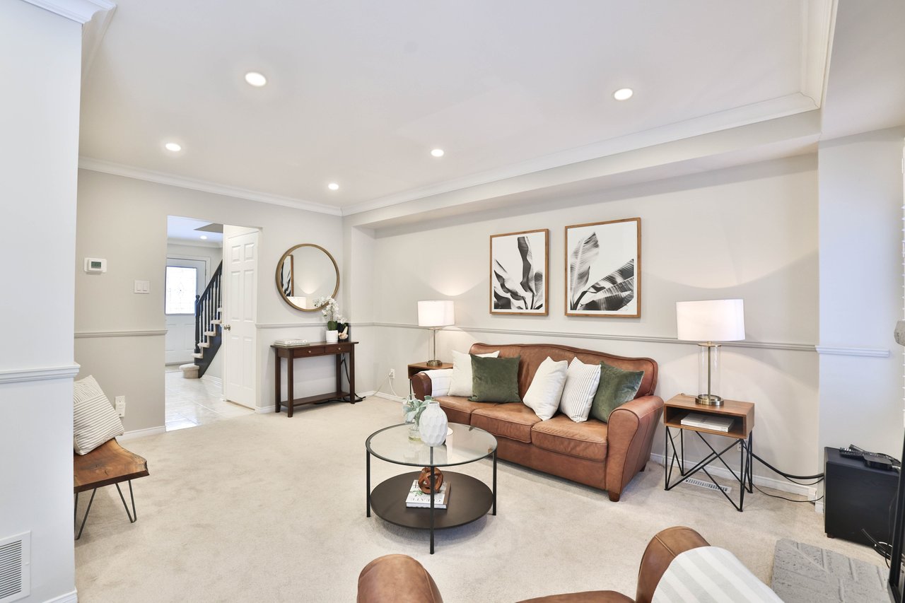 5255 Lakeshore Road 7