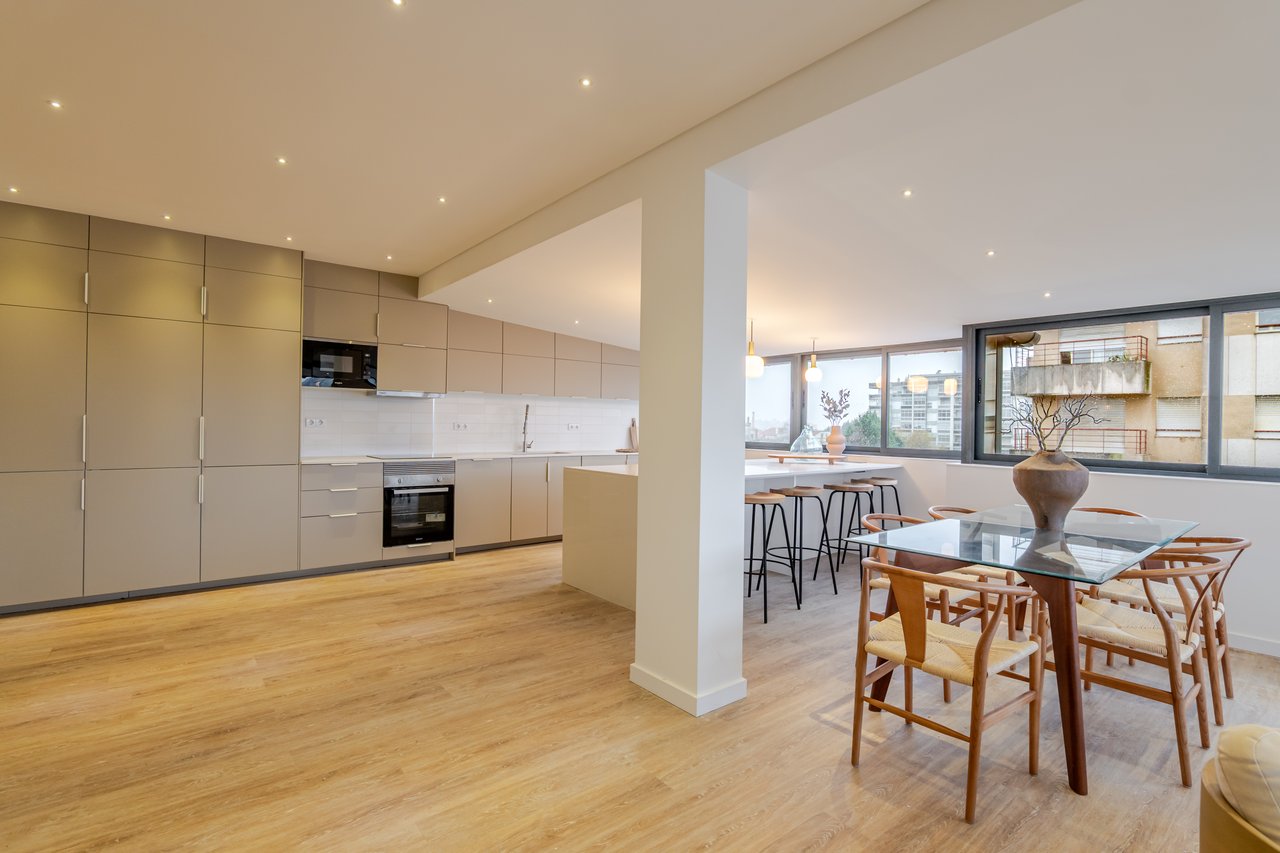Renovated 3-Bedroom Apartment with 2 Bathrooms and Lift in Bonfim, Porto