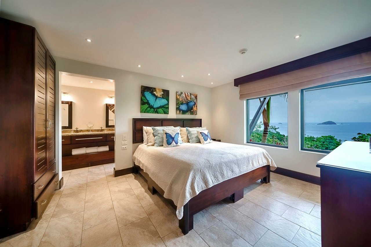 Walk to beach Vista Hermosa Estate Lucrative Contemporary Estate