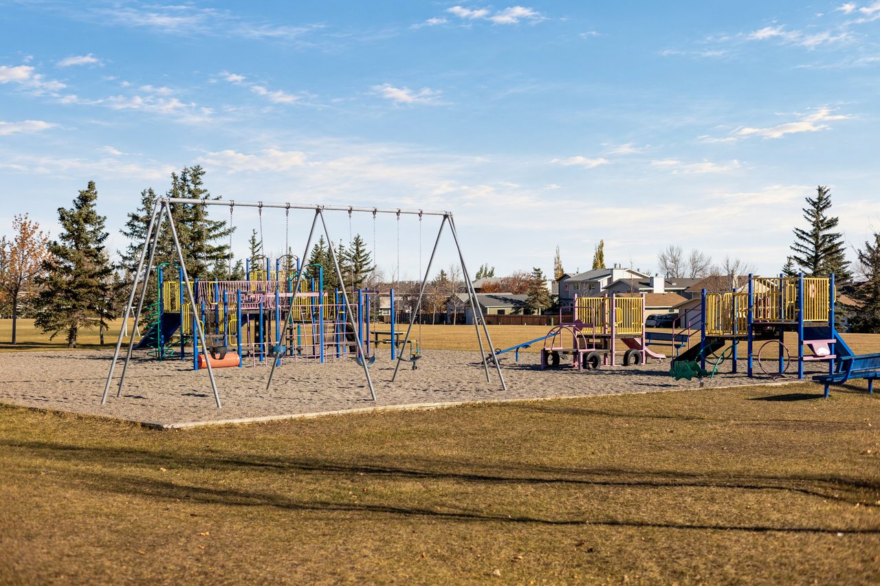 130 MacEwan Park Way NW