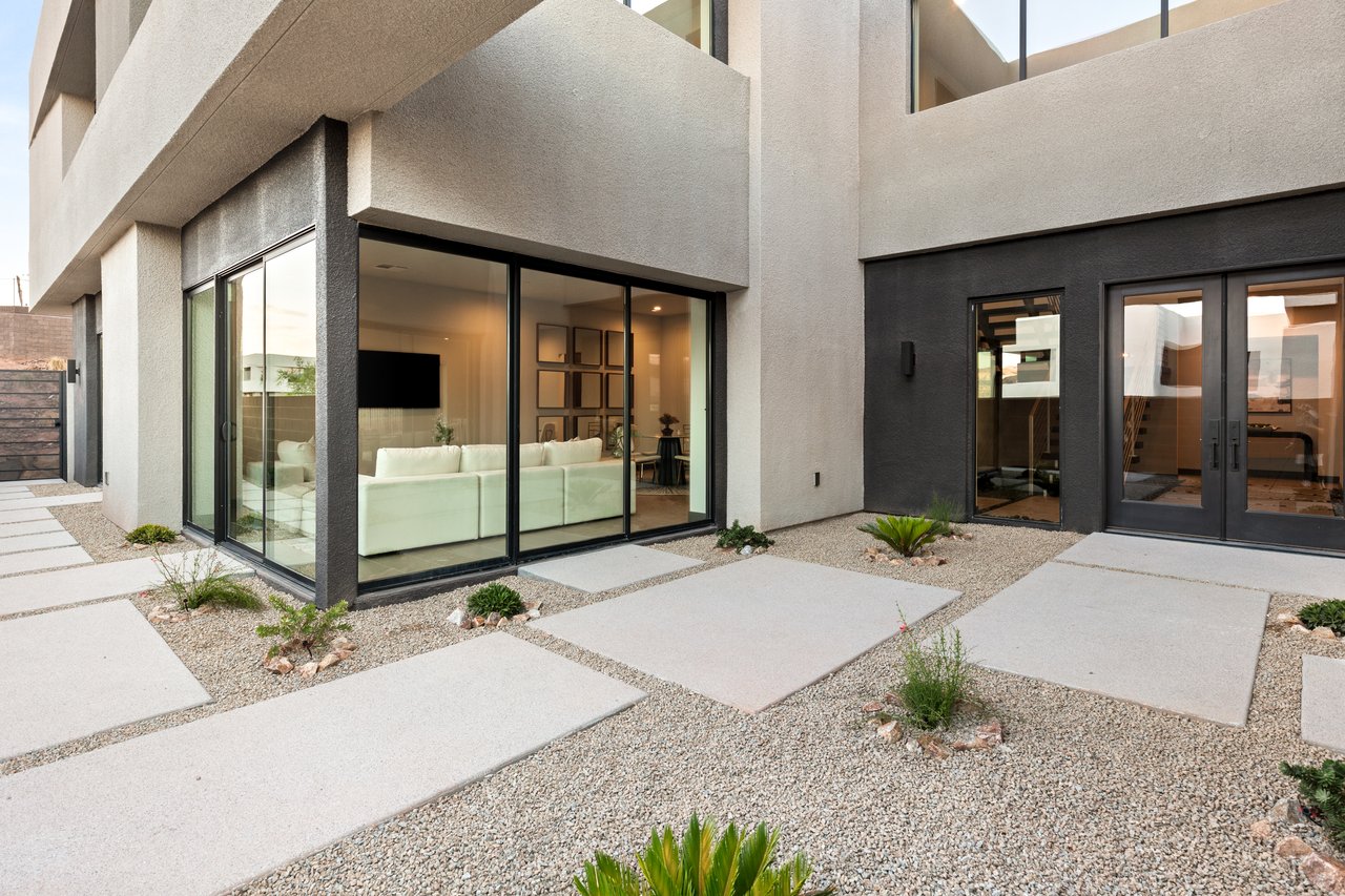 36 Rainbow Point Place
