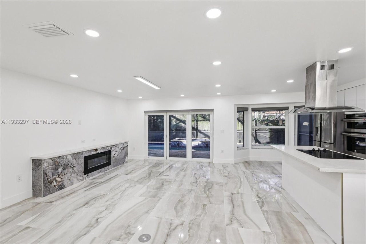 plantation-home-for-sal-dining