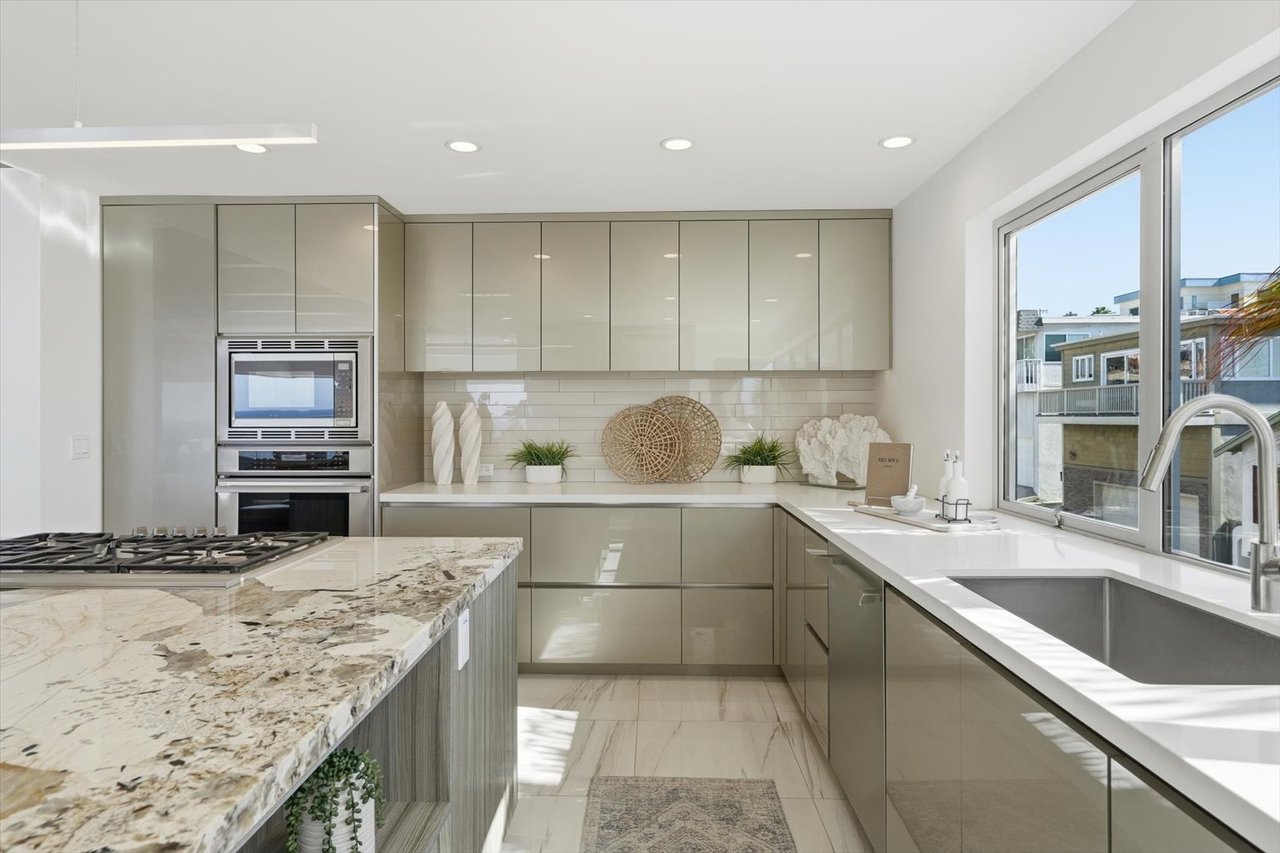  Steps from the Sand & Panoramic Views in Manhattan Beach