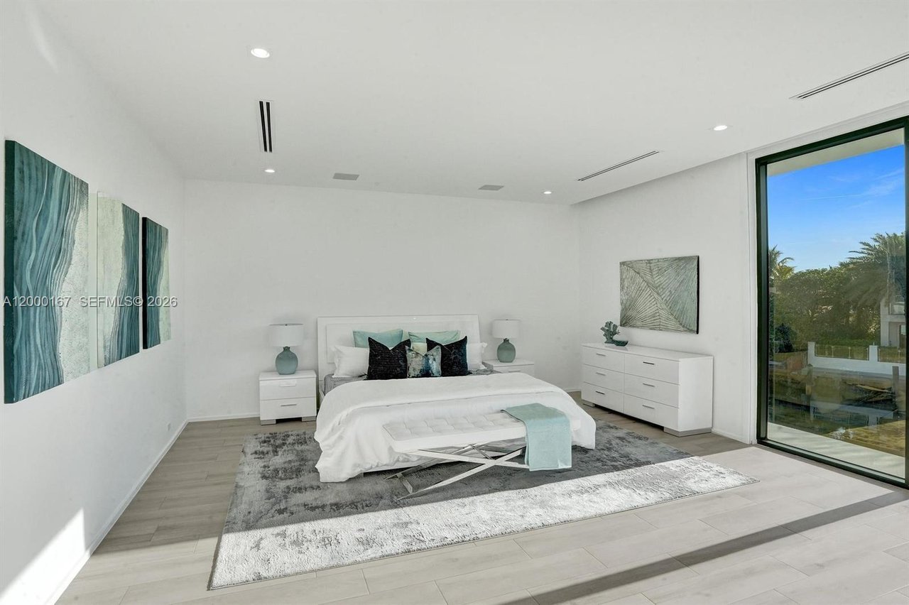 4232-e-tradewinds-avenue-lauderdale-waterfront-home-for-sale-bedroom
