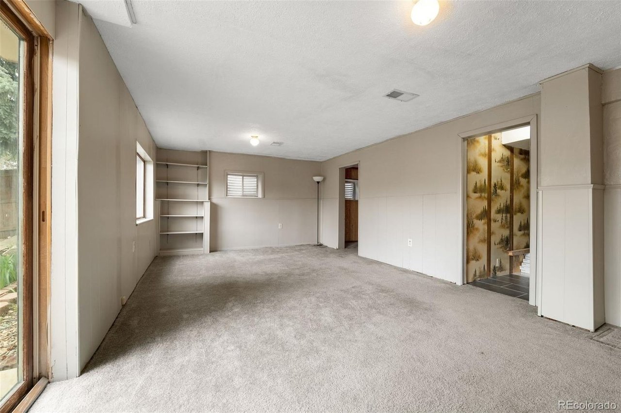9911 Perry Ct