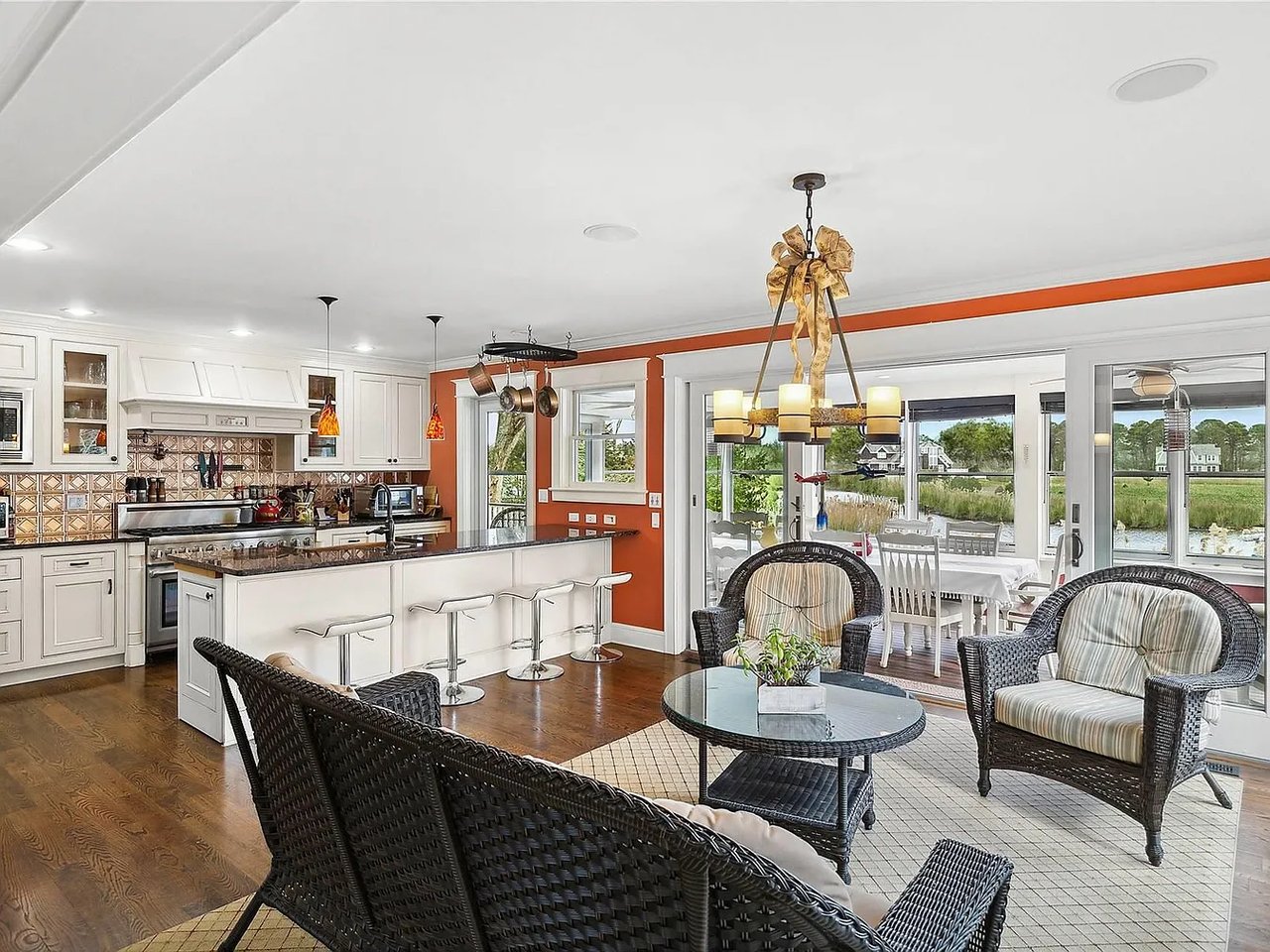 32C Honeysuckle Ln