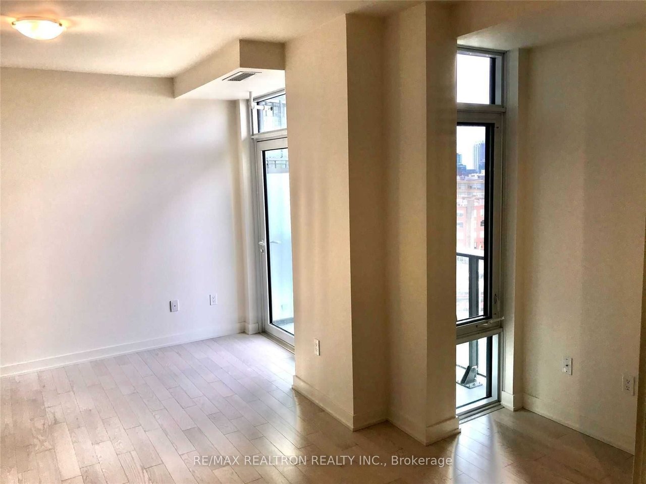 330 Richmond Street W Unit: 1105