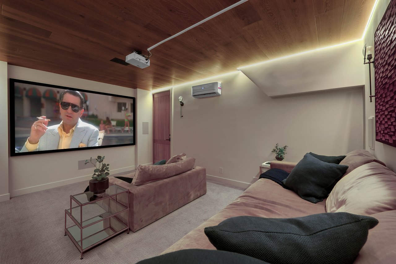7212 Mulholland Dr, Hollywood Hills