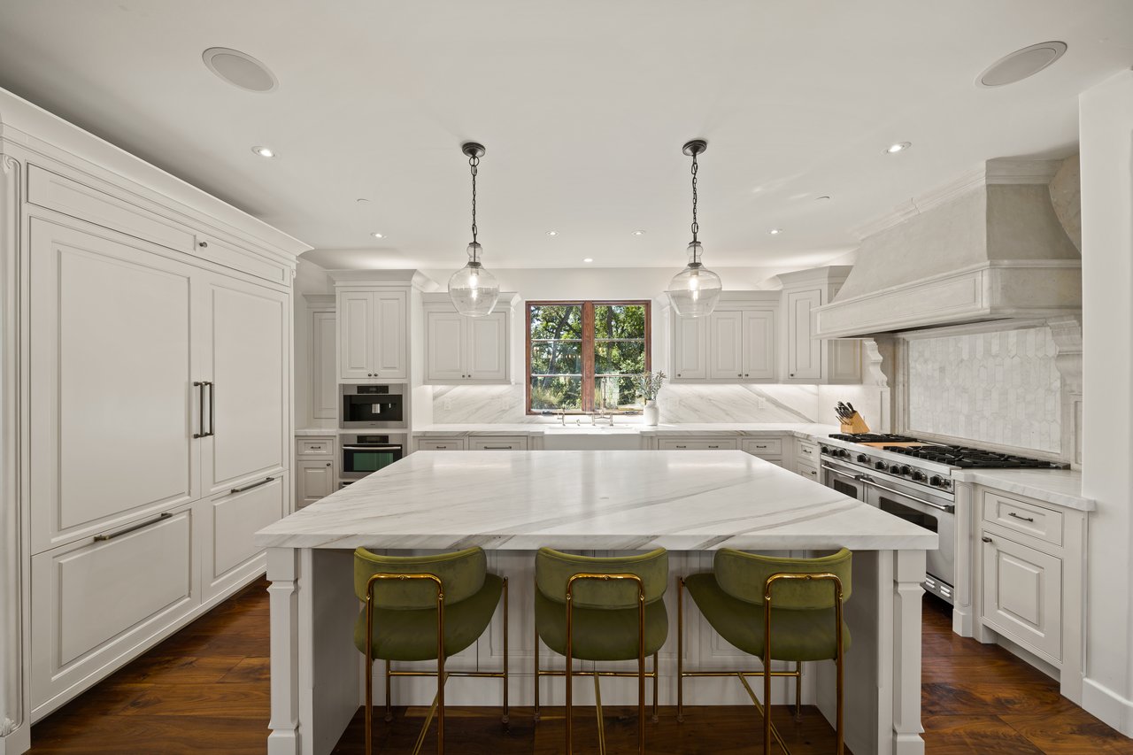 893 Laverne WAY