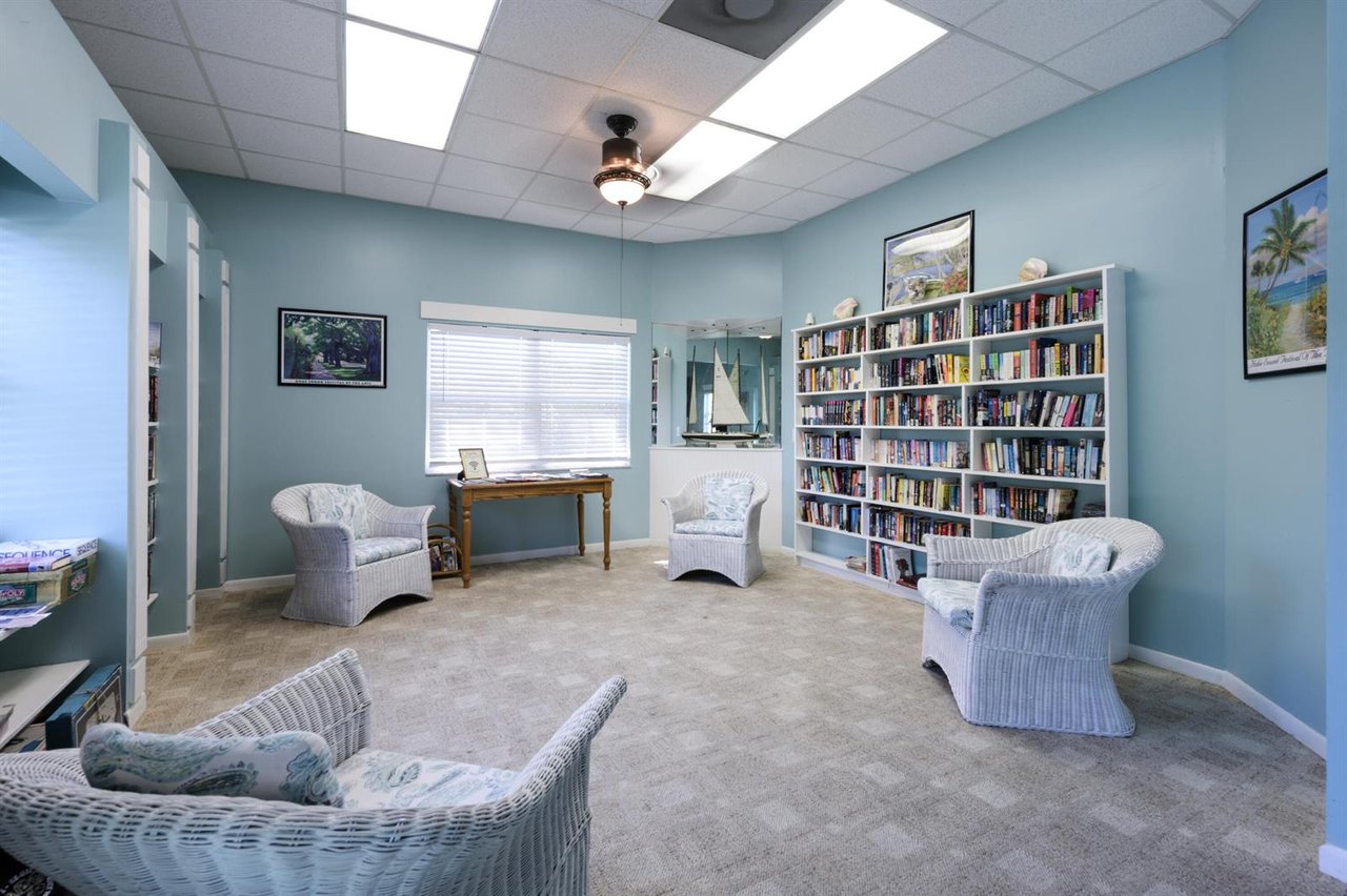 10976 SE Sea Pines Circle